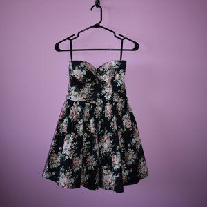 STRAPLESS FLORAL DRESS